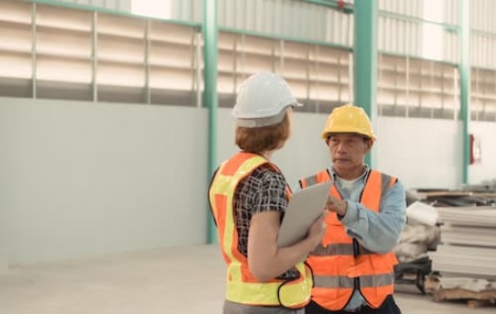 meeting-between-designer-and-warehouse-manager-to-2025-01-10-04-03-46-utc.jpg
